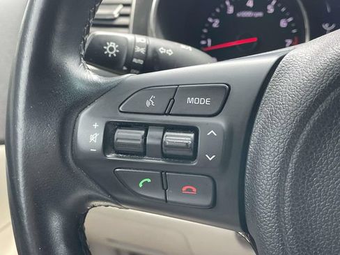 Used 2018 Kia Sedona LX w/ LX Essentials Premium Package FWD image 21
