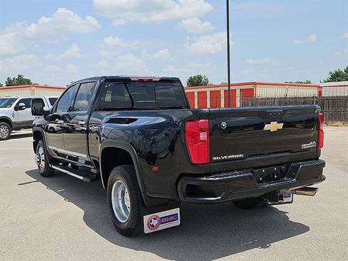Used 2025 Chevrolet Silverado 3500 High Country w/ High Country Premium Package AWD/4WD image 3
