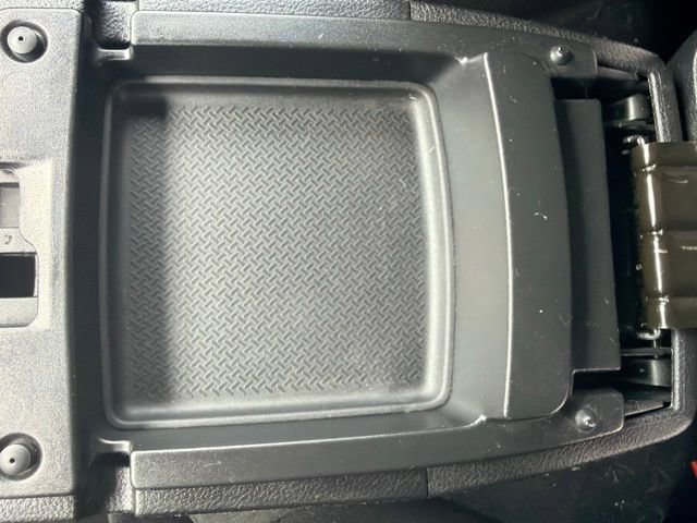 Used 2015 Jeep Wrangler Unlimited Sport w/ Connectivity Group AWD/4WD image 26