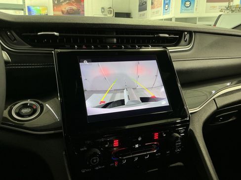 Used 2023 Jeep Grand Cherokee Altitude image 27