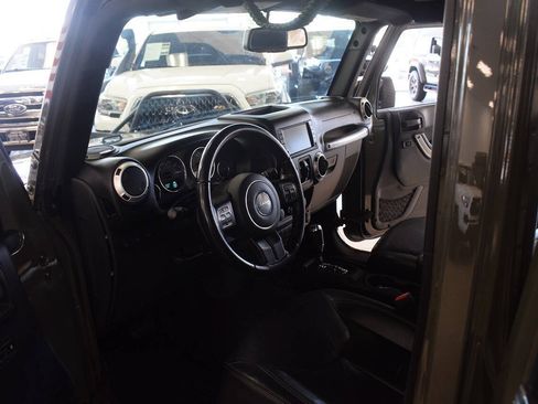 Used 2015 Jeep Wrangler Unlimited Sahara w/ Dual Top Group AWD/4WD image 39