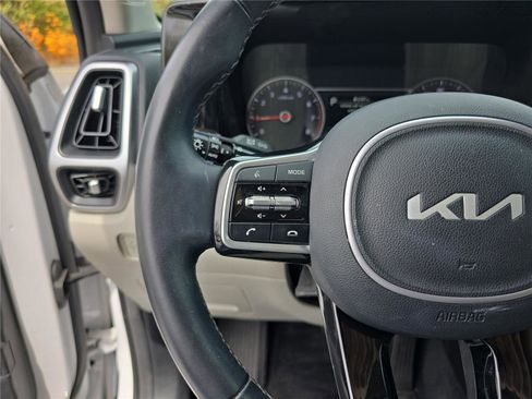 Used 2022 Kia Sorento EX w/ Panoramic Sunroof Package FWD image 32