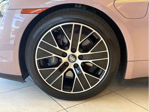 Used 2024 Porsche Taycan image 9