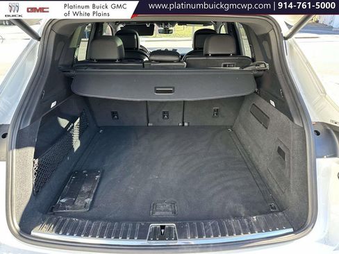 Used 2023 Porsche Cayenne Platinum Edition image 13