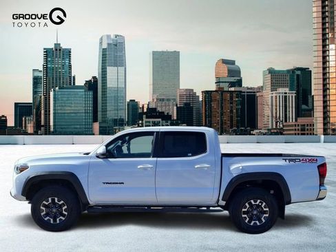 Used 2019 Toyota Tacoma TRD Off-Road image 2