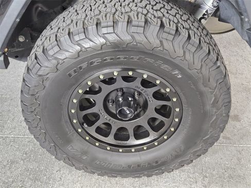 Used 2019 Jeep Wrangler Unlimited Sahara image 13