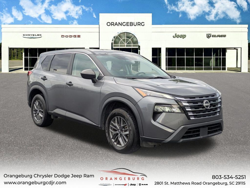 Used 2024 Nissan Rogue S FWD image 1