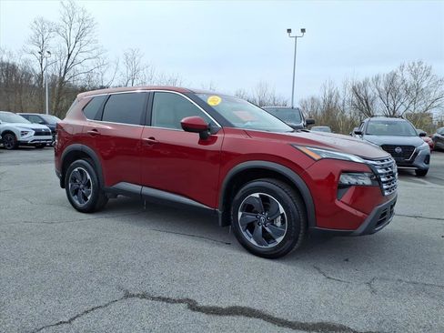 Certified 2025 Nissan Rogue SV image 13