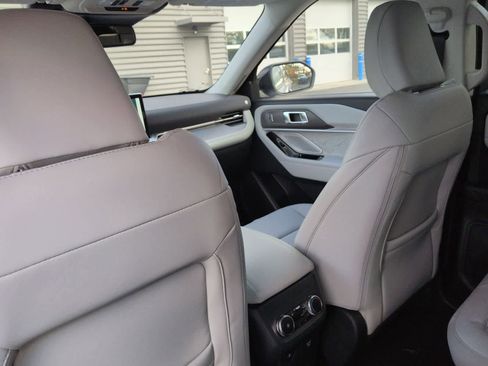 Used 2026 Ford Explorer Platinum w/ LUX Leather Package image 19