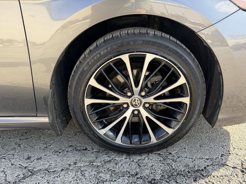 Used 2020 Toyota Camry image 8