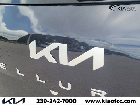 Certified 2025 Kia Telluride EX w/ EX Captain's Chair Package FWD image 10