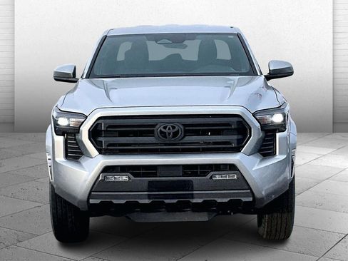 Used 2025 Toyota Tacoma SR5 image 2