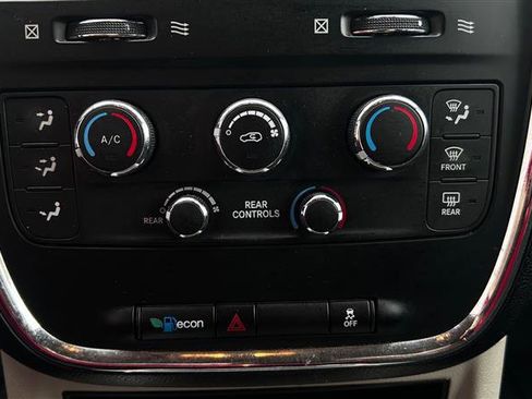 Used 2012 Dodge Grand Caravan SXT image 12