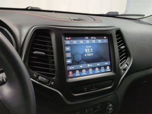 Certified 2019 Jeep Cherokee Trailhawk w/ Cold Weather Group image 28