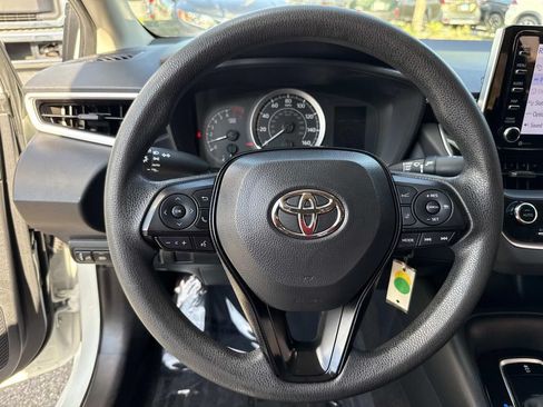 Used 2021 Toyota Corolla LE FWD image 39