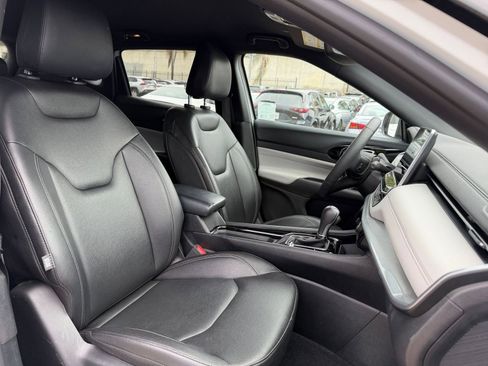 Used 2025 Jeep Compass Limited image 36