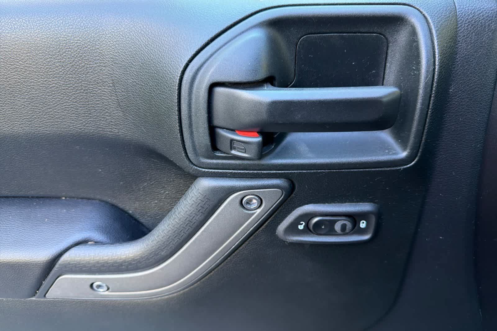 Used 2018 Jeep Wrangler Sport AWD/4WD image 12