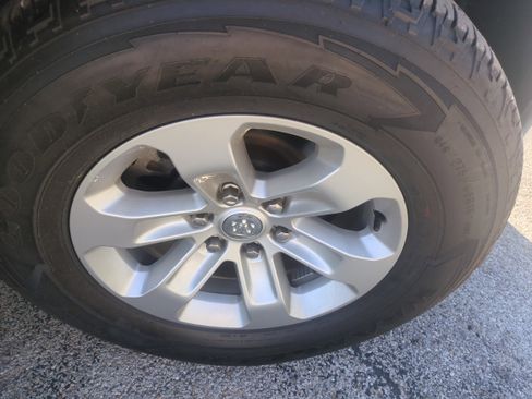 Used 2022 RAM 1500 Laramie AWD/4WD image 5