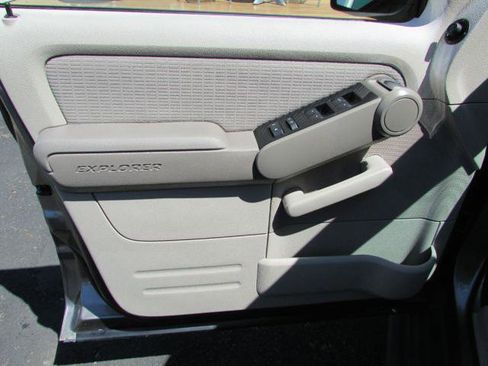 Used 2006 Ford Explorer XLT image 7