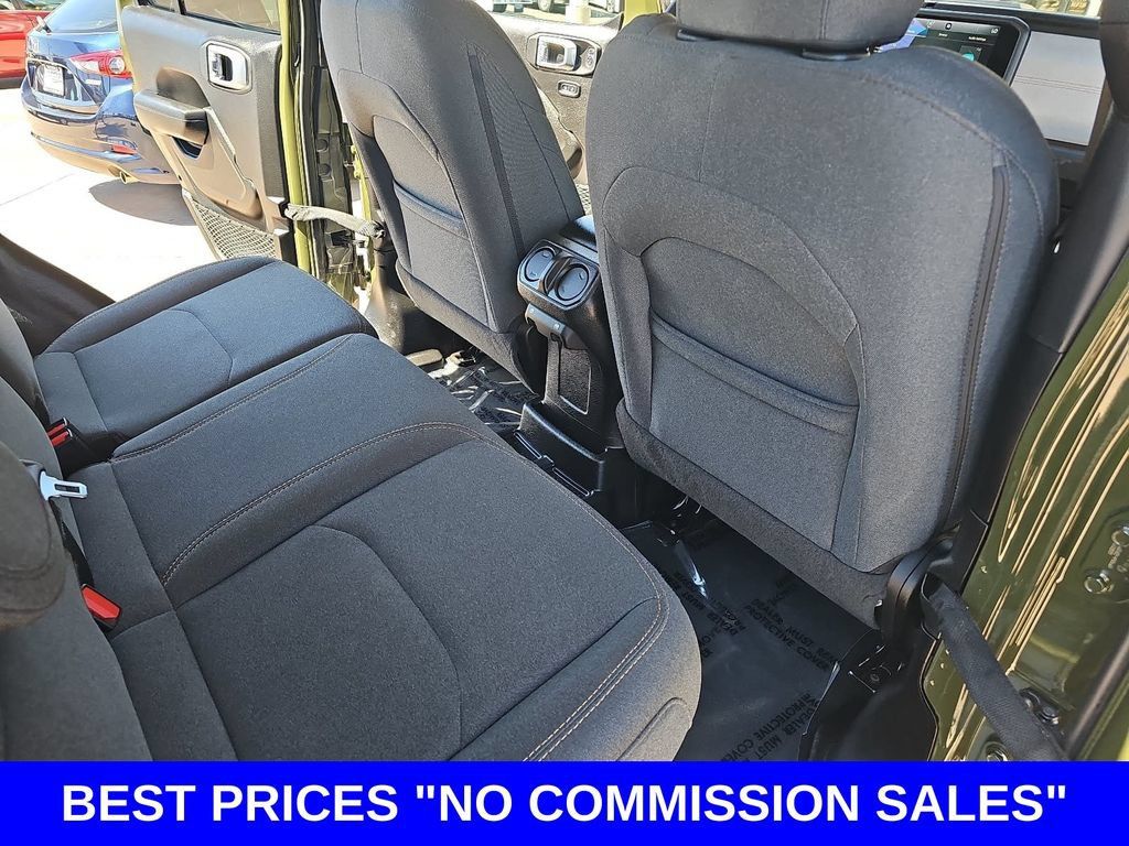 Used 2024 Jeep Wrangler Unlimited AWD/4WD image 11