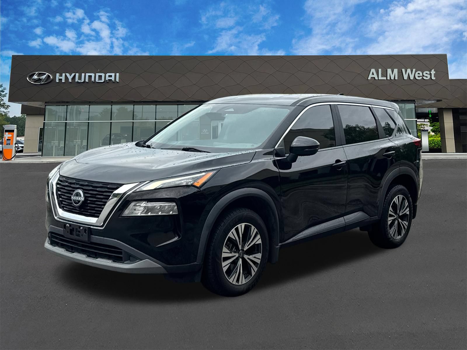 Used 2023 Nissan Rogue SV FWD image 1