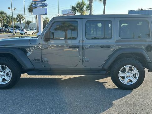 Used 2022 Jeep Wrangler Unlimited Sport w/ Sun And Sound Package AWD/4WD image 3