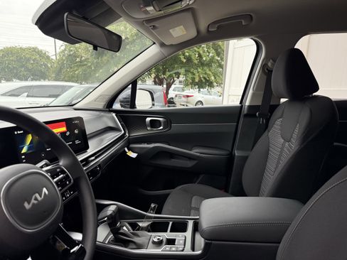 New 2025 Kia Sorento LX image 23