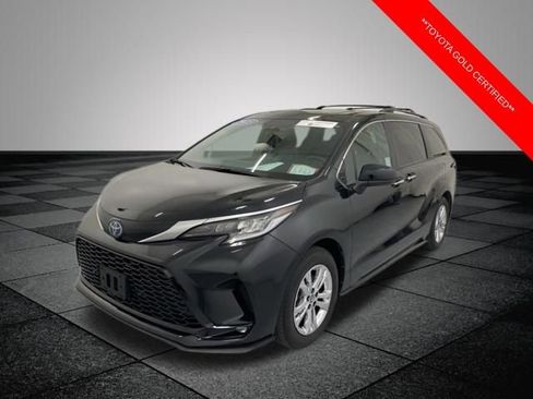 Used 2023 Toyota Sienna XSE w/ XSE Plus Package AWD/4WD image 3