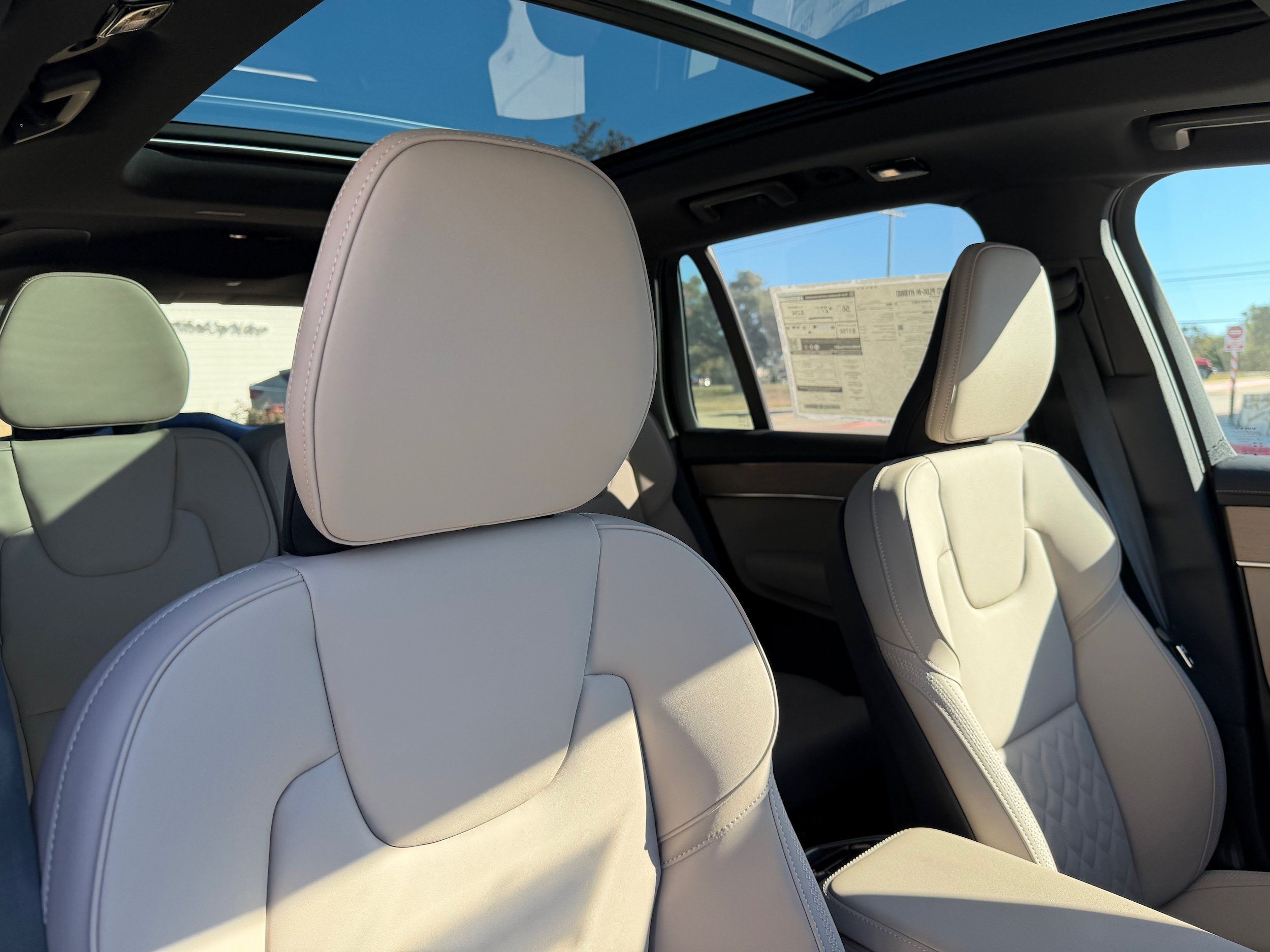 New 2026 Volvo XC90 T8 Plus w/ Protection Package Premier AWD/4WD image 9
