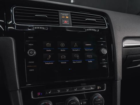 Used 2018 Volkswagen Golf R 4-Door image 62