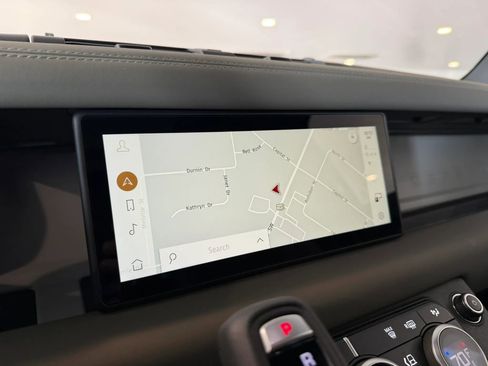 Used 2024 Land Rover Defender 110 X-Dynamic SE image 13