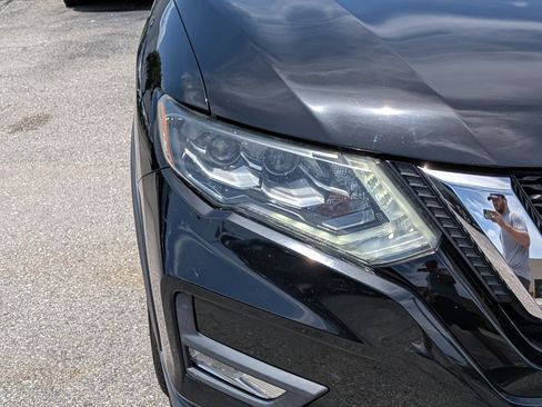 Used 2017 Nissan Rogue SL w/ SL Premium Package FWD image 9