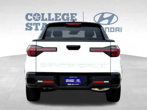 Used 2025 Hyundai Santa Cruz SE FWD image 9