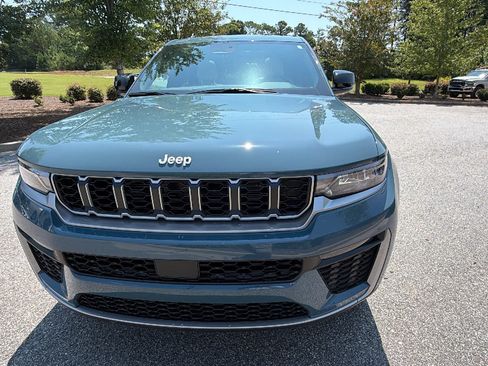 Used 2026 Jeep Grand Cherokee Limited w/ Trailer Tow Package AWD/4WD image 3