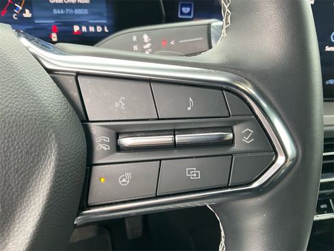 Used 2025 Chevrolet Traverse LT image 31