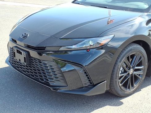 Used 2026 Toyota Camry SE FWD image 8