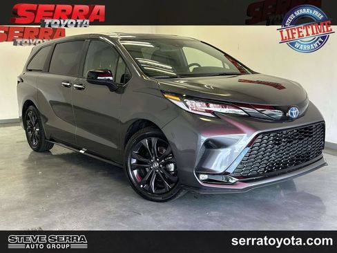 Used 2025 Toyota Sienna XSE FWD image 1