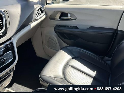 Used 2023 Chrysler Pacifica Touring-L FWD image 30