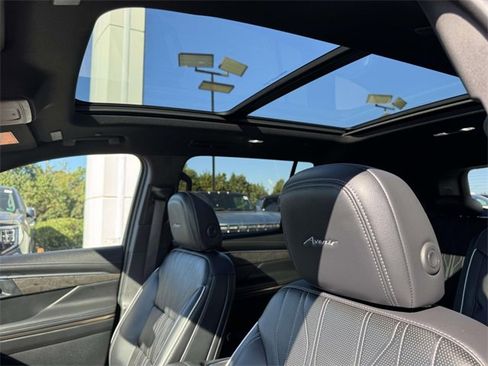 Used 2025 Buick Enclave Avenir w/ Super Cruise Package image 15