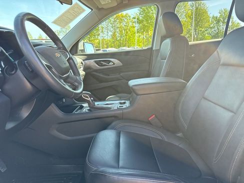 Used 2021 Chevrolet Traverse LT image 9