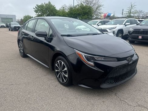 Used 2020 Toyota Corolla LE FWD image 9