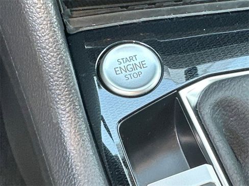 Used 2025 Volkswagen Taos SE image 24