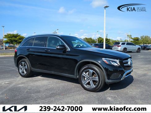 Used 2018 Mercedes-Benz GLC 300 4MATIC image 2