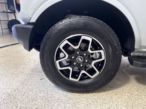 Used 2024 Ford Bronco Outer Banks AWD/4WD image 9