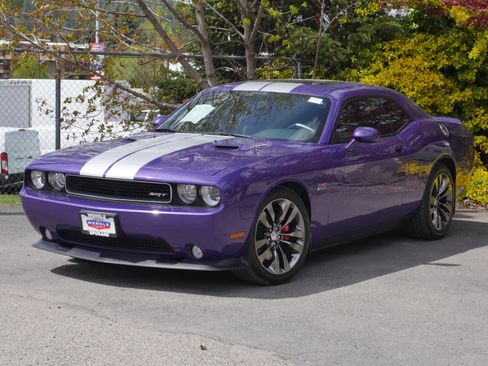 Used 2014 Dodge Challenger SRT8 RWD image 2