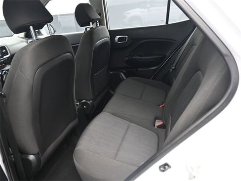 Used 2022 Hyundai Venue SE image 13