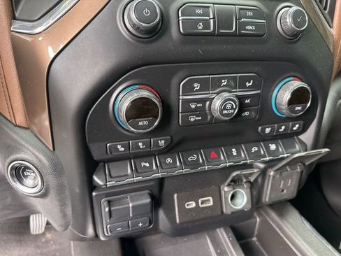 Used 2021 Chevrolet Silverado 1500 High Country RWD image 26