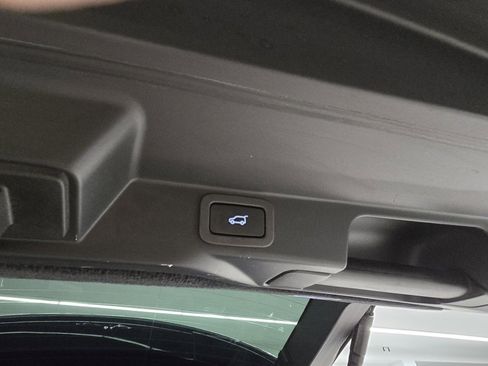 Used 2022 Land Rover Range Rover Sport SVR image 50