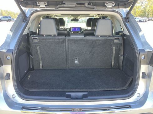 Used 2024 Toyota Highlander Platinum image 32