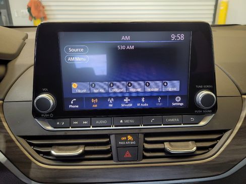 Used 2025 Nissan Altima 2.5 SV FWD image 25